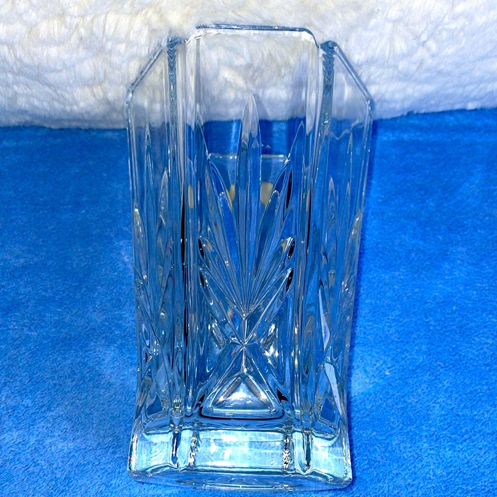 Vintage Crystal Vase.  Cut Glass.  24% Lead Crystal. - Picture 5 of 8
